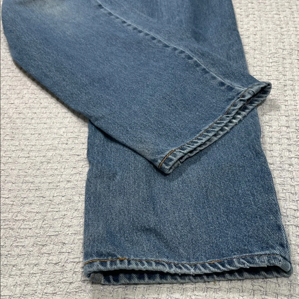 Levis 550 Relaxed Fit Tapered Vintage 2002 Mens Size 36x32 Women’s Unisex